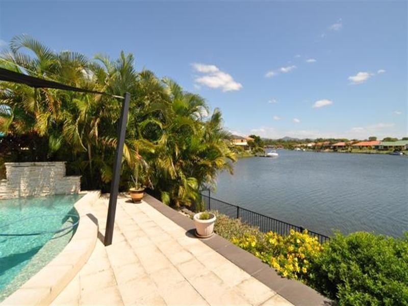 38 Lakeshore Drive, Helensvale QLD 4212