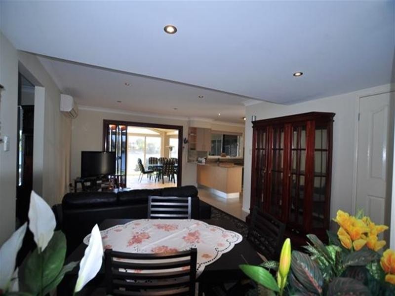 38 Lakeshore Drive, Helensvale QLD 4212