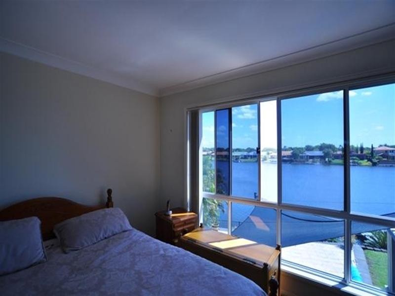38 Lakeshore Drive, Helensvale QLD 4212