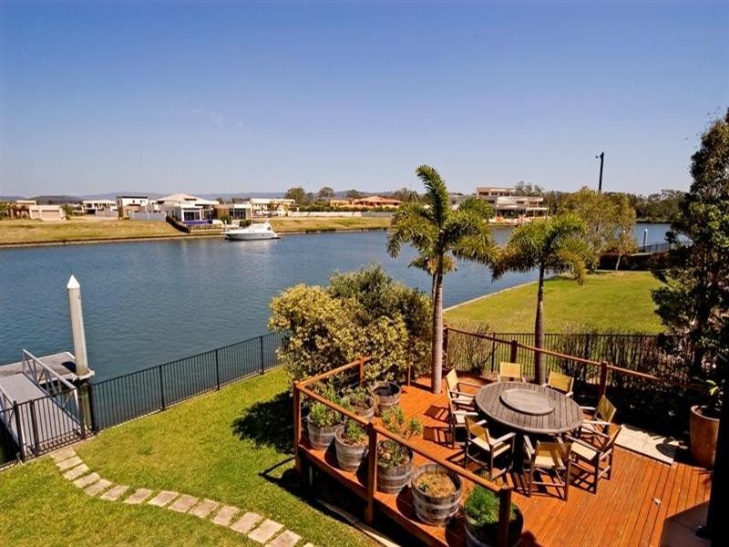 1666 Riverdale Drive, Hope Island QLD 4212