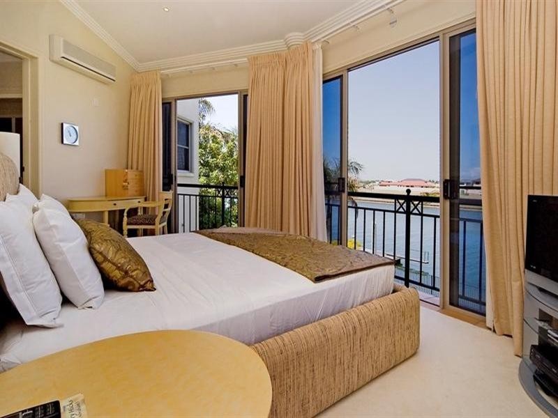1666 Riverdale Drive, Hope Island QLD 4212