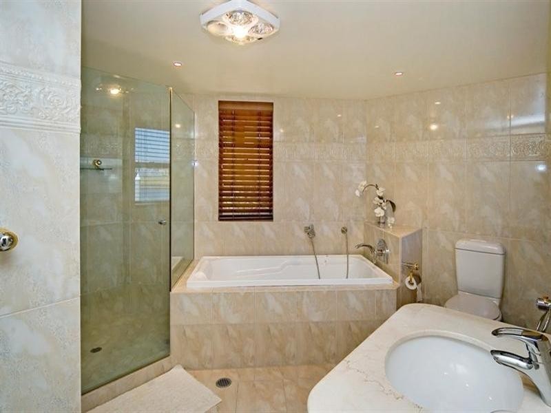 1666 Riverdale Drive, Hope Island QLD 4212