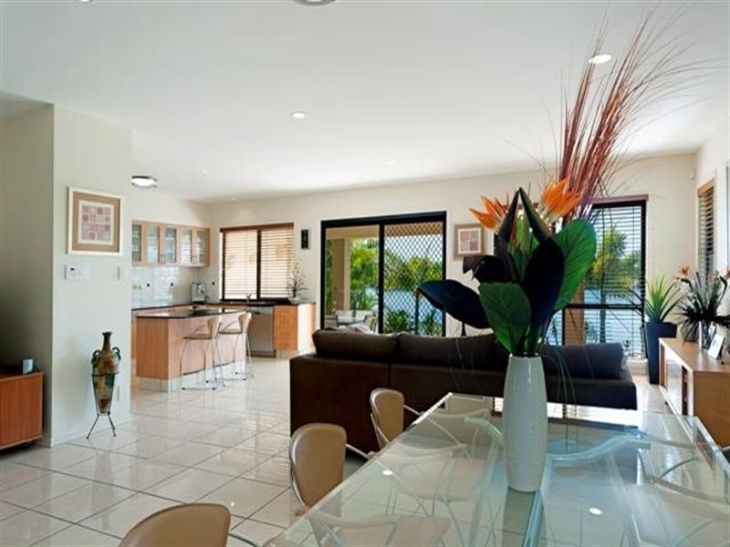 518 Oyster Cove Promenade, Helensvale QLD 4212