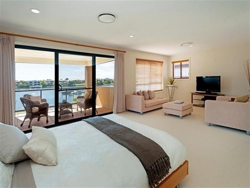 518 Oyster Cove Promenade, Helensvale QLD 4212