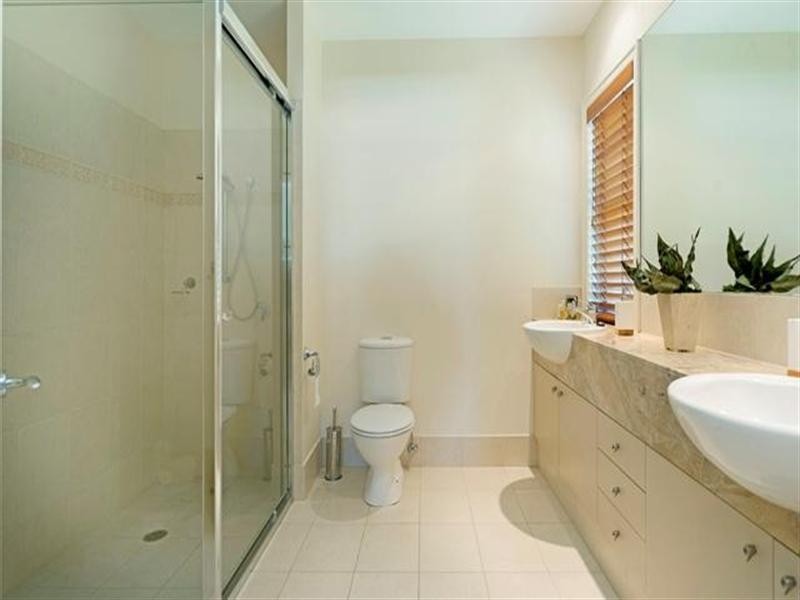 518 Oyster Cove Promenade, Helensvale QLD 4212