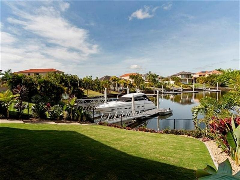 2136 Beaufort Way, Hope Island QLD 4212