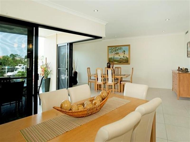 2136 Beaufort Way, Hope Island QLD 4212
