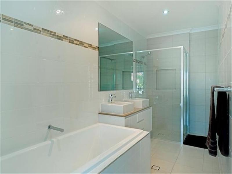 2136 Beaufort Way, Hope Island QLD 4212