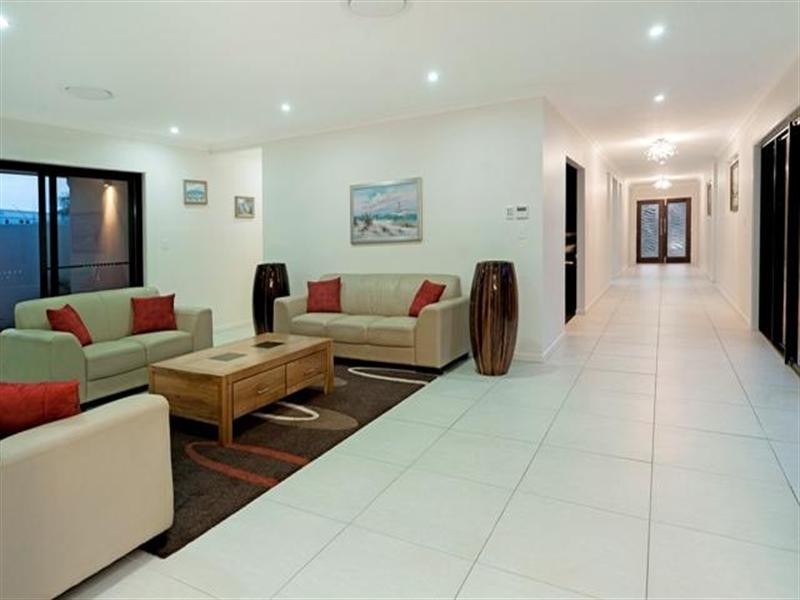 2136 Beaufort Way, Hope Island QLD 4212