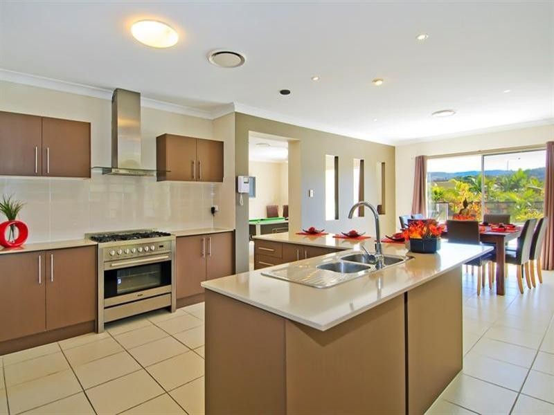 13 Meadow Court, Maudsland QLD 4210