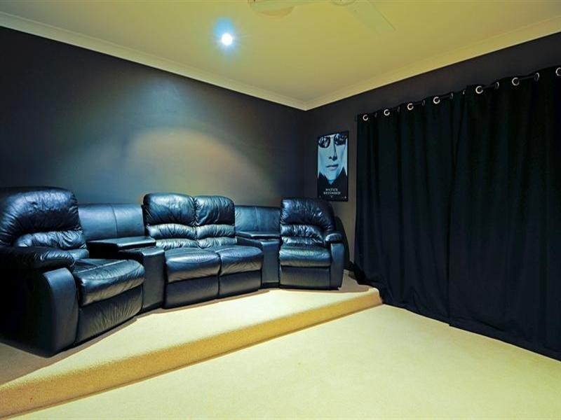 13 Meadow Court, Maudsland QLD 4210