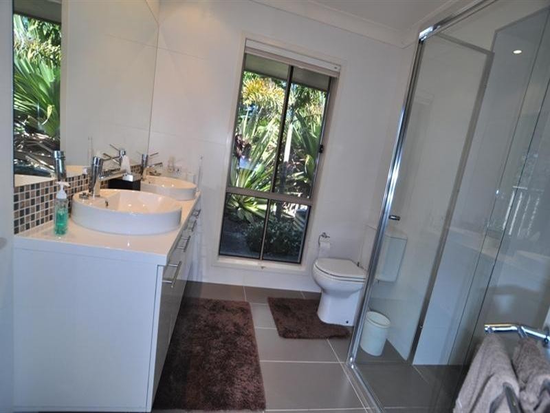 42 Arlene Park Terrace, Helensvale QLD 4212