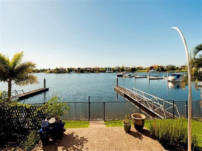 517 Oyster Cove Promenade, Helensvale QLD 4212