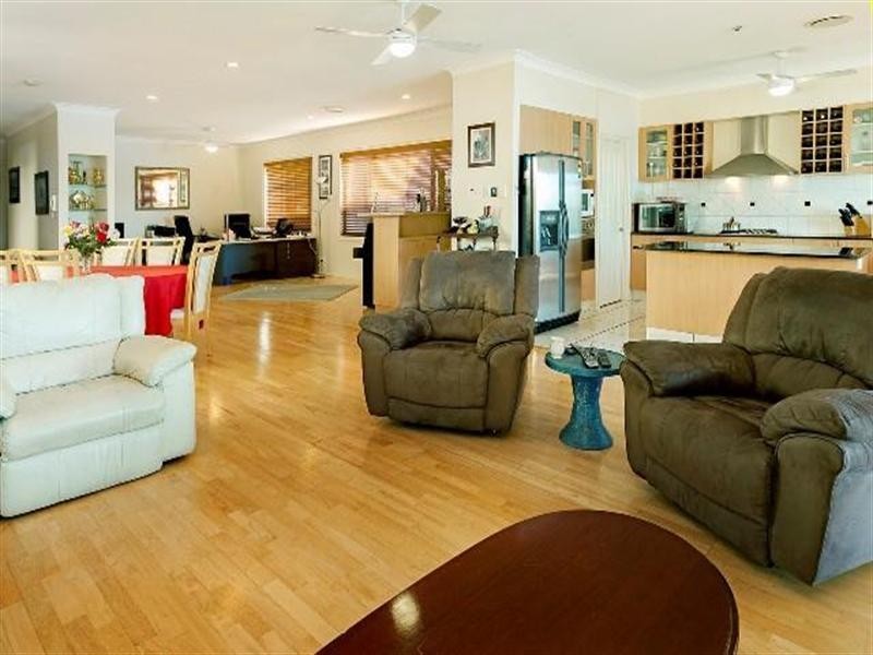 517 Oyster Cove Promenade, Helensvale QLD 4212