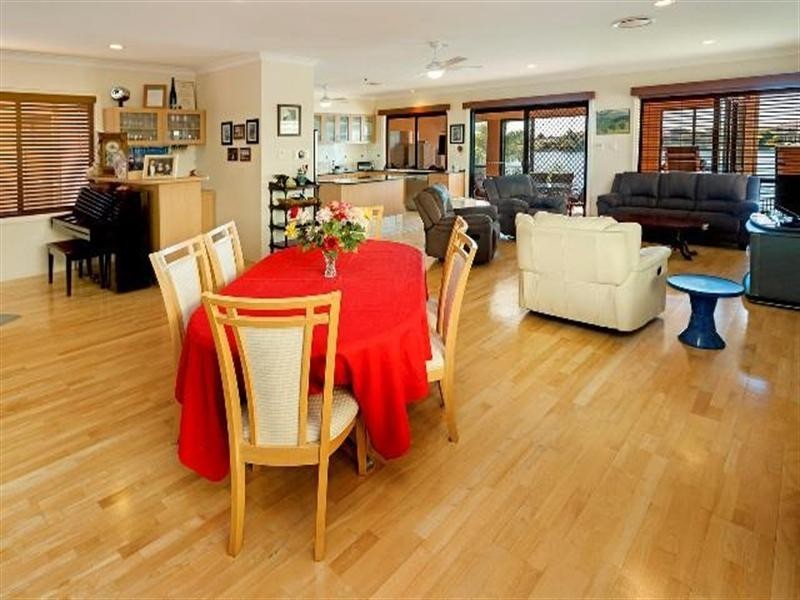 517 Oyster Cove Promenade, Helensvale QLD 4212