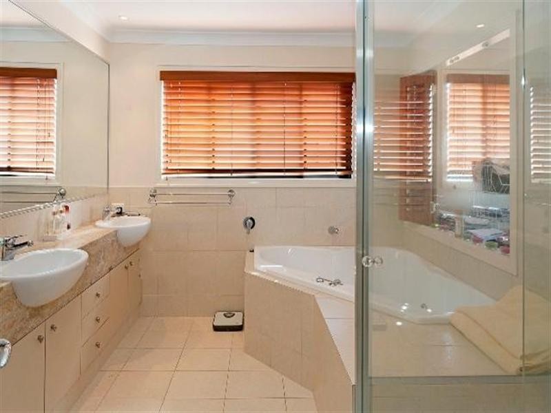 517 Oyster Cove Promenade, Helensvale QLD 4212