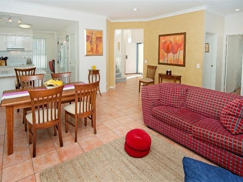 12 Tranquility Circuit, Helensvale QLD 4212