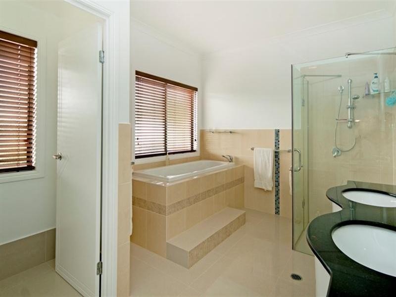 10 Greenacre Way, Maudsland QLD 4210