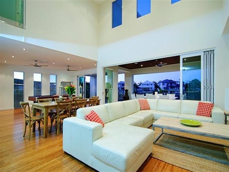 102 Southaven Drive, Helensvale QLD 4212