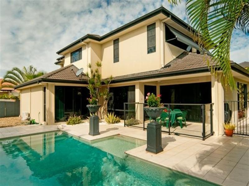 9 Calmwater Crescent, Helensvale QLD 4212