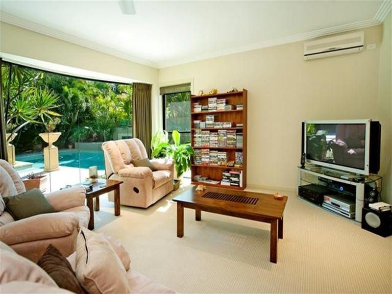 9 Calmwater Crescent, Helensvale QLD 4212