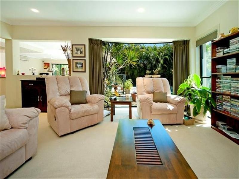 9 Calmwater Crescent, Helensvale QLD 4212