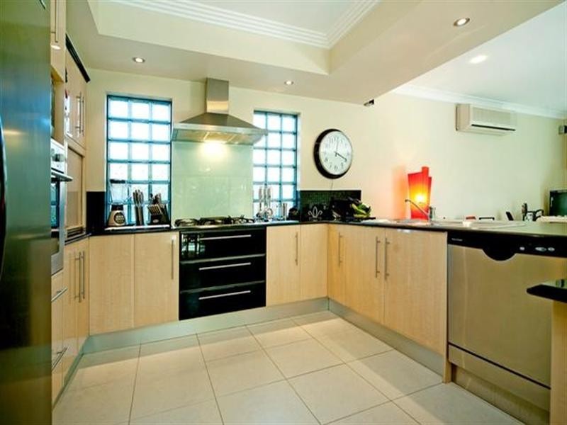 9 Calmwater Crescent, Helensvale QLD 4212