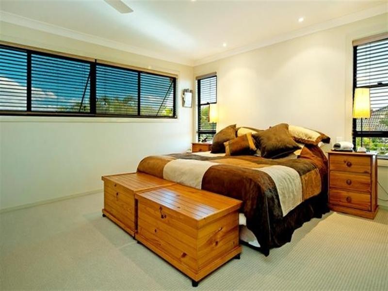 9 Calmwater Crescent, Helensvale QLD 4212