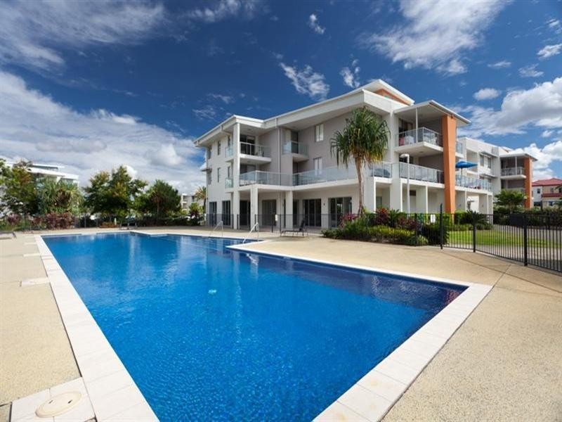 325/64 Sickle Avenue, Hope Island QLD 4212