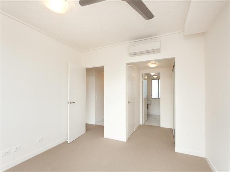 325/64 Sickle Avenue, Hope Island QLD 4212