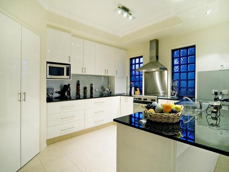 25 River Cove Place, Hope Island QLD 4212