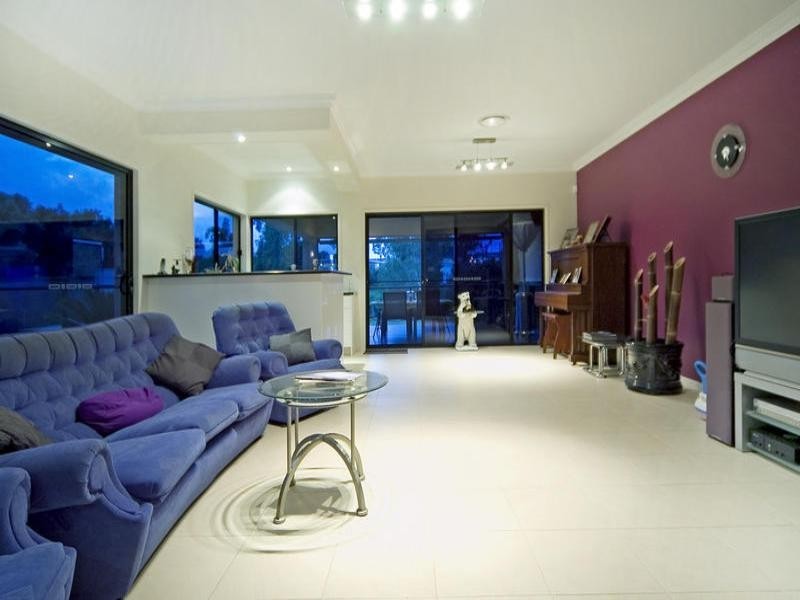 25 River Cove Place, Hope Island QLD 4212