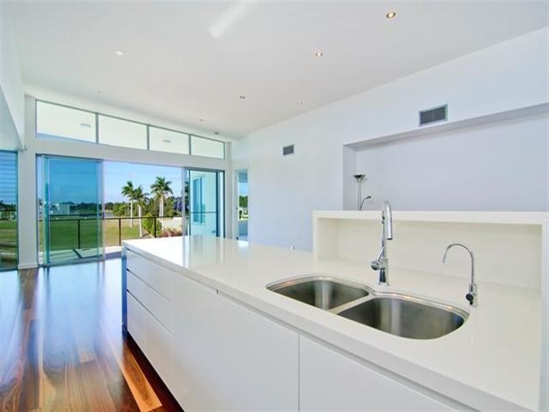 7530 Springfield Drive, Hope Island QLD 4212