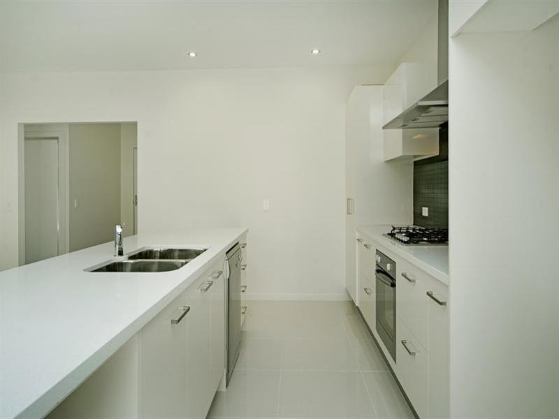 9139 Peter Senior Drive, Hope Island QLD 4212