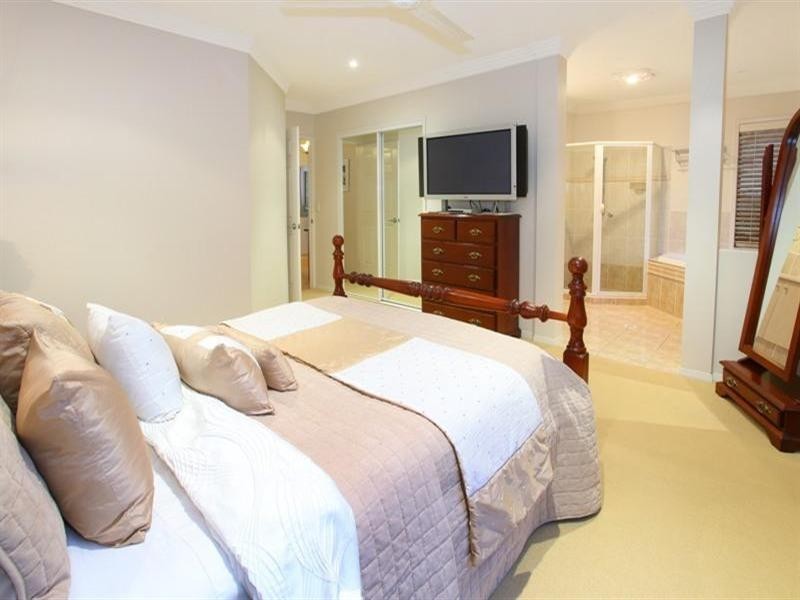 17 Eastbank Terrace, Helensvale QLD 4212