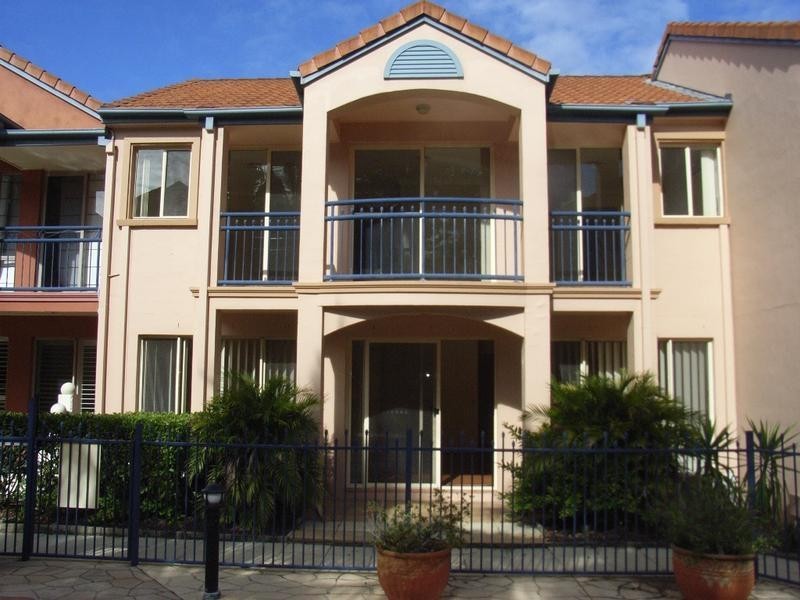 38 John Lund Drive, Hope Island QLD 4212