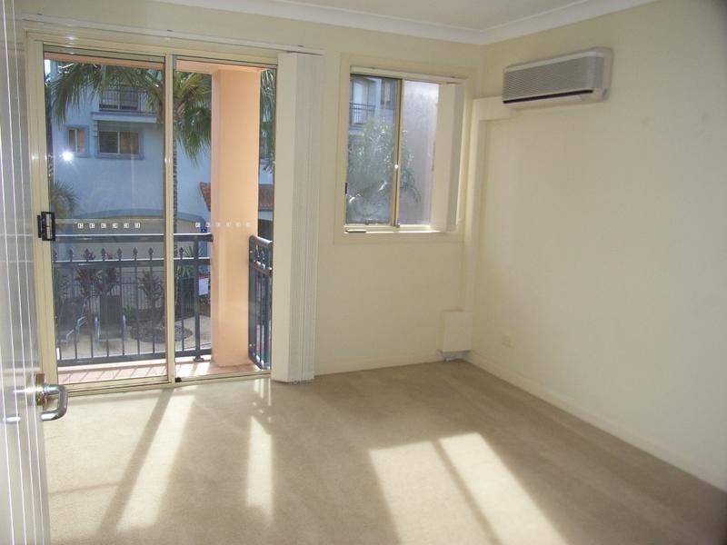 38 John Lund Drive, Hope Island QLD 4212