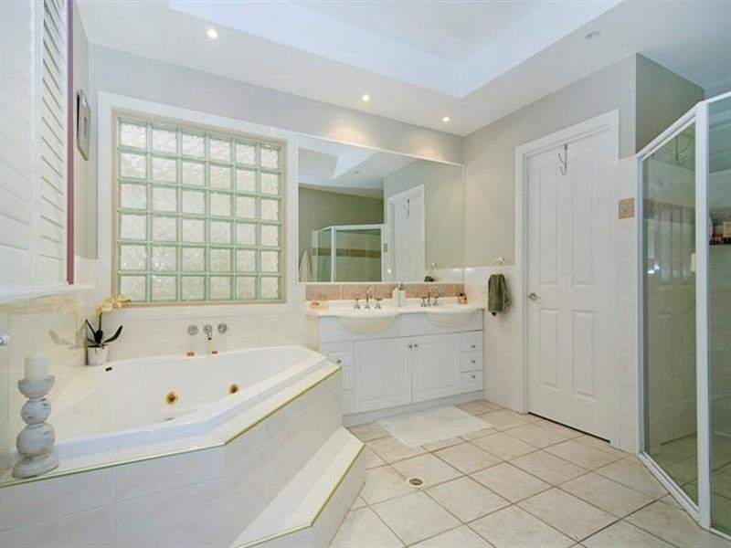 5 Parkwater Point, Helensvale QLD 4212