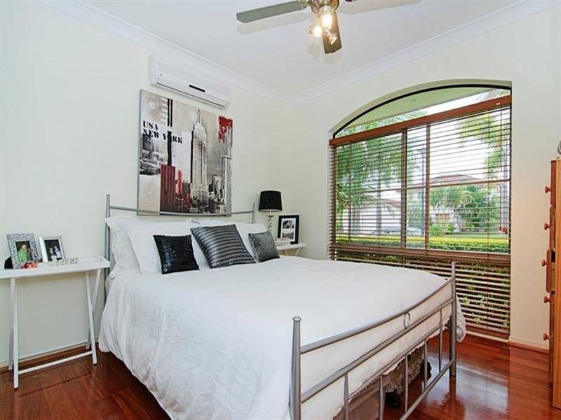 5 Parkwater Point, Helensvale QLD 4212