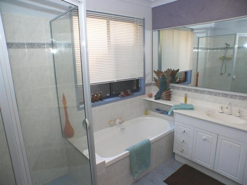 11 Equador Court, Pacific Pines QLD 4211