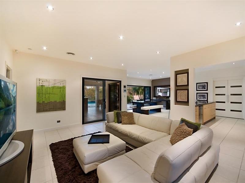 17 Gwydir Court, Riverdowns, Helensvale QLD 4212