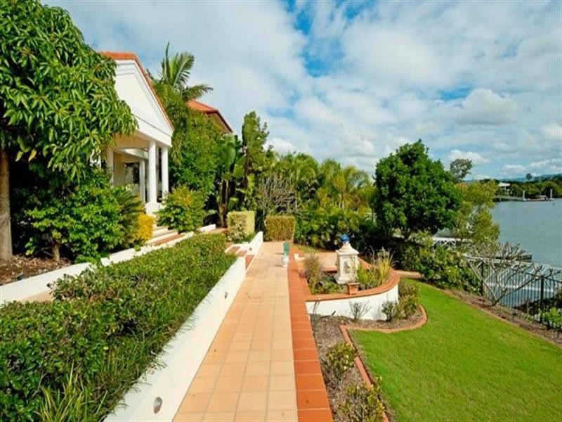 3132 Riverleigh Drive, Hope Island QLD 4212