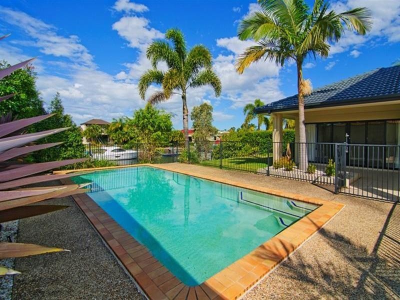 2142 Beaufort Way, Hope Island QLD 4212