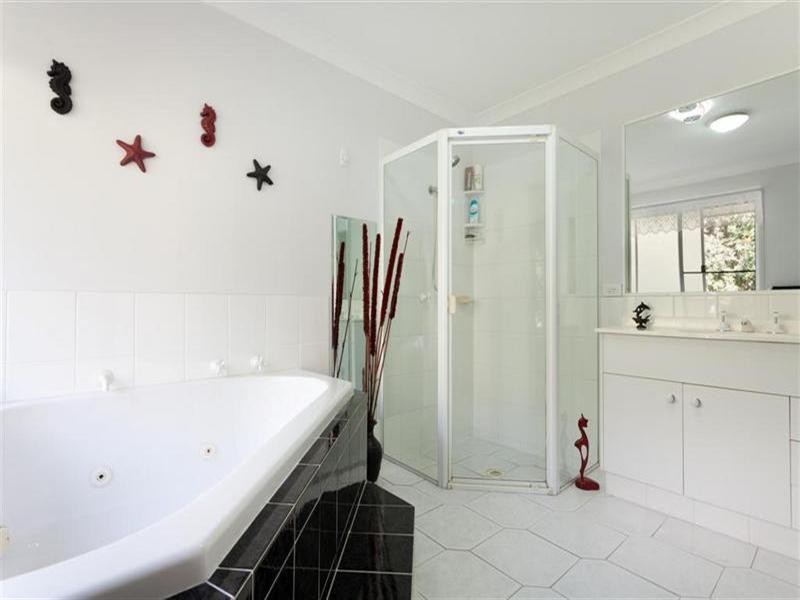 14 Samuel Court, Jacobs Well QLD 4208