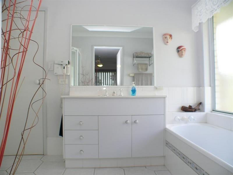 14 Samuel Court, Jacobs Well QLD 4208