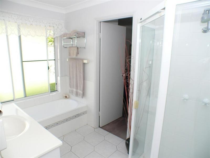 14 Samuel Court, Jacobs Well QLD 4208