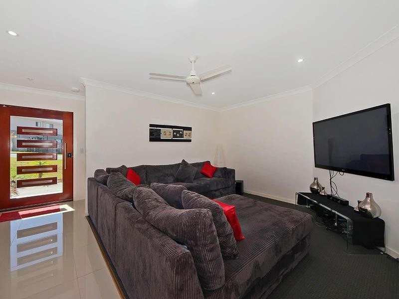 10 Coomerong Crescent, Upper Coomera QLD 4209