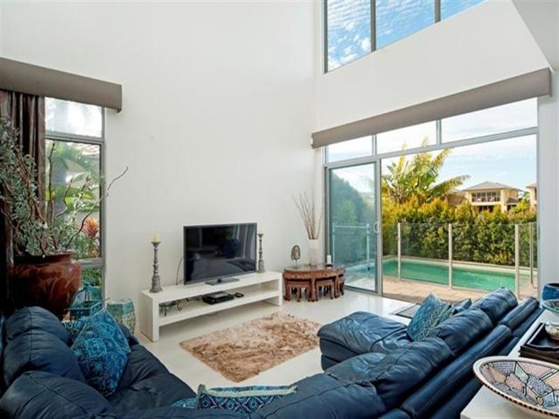 6194 Bolsena Circuit, Hope Island QLD 4212