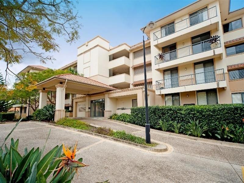 8407 Magnolia Drive East, Hope Island QLD 4212