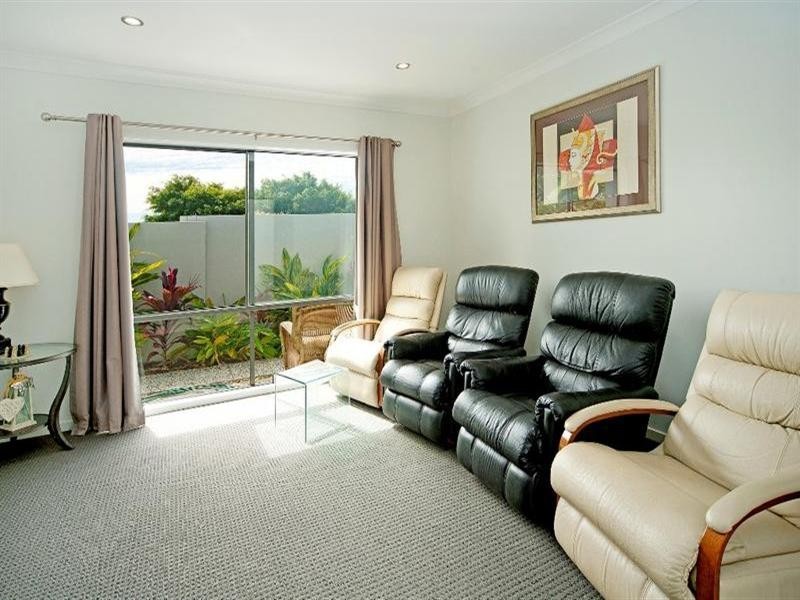 9121 Peter Senior Drive, Hope Island QLD 4212